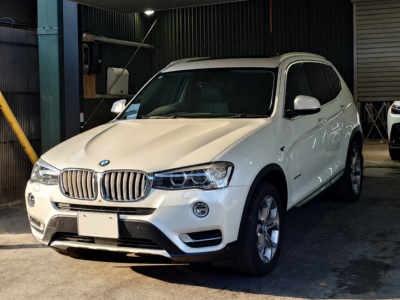 BMW X3のフロントショット
