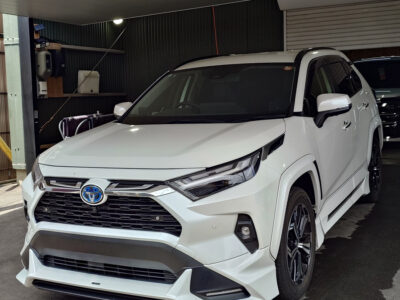 ホワイトパールの透明感とツヤを取り戻したトヨタ RAV4