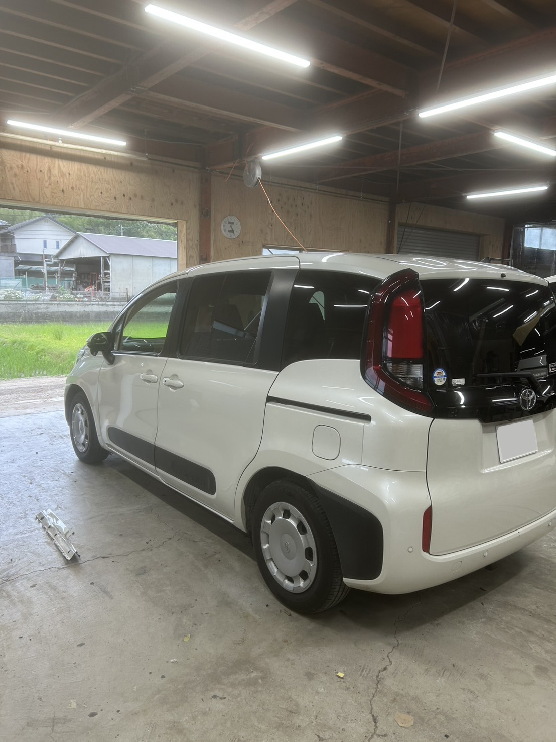 修理が完了したトヨタ シエンタ(施工後)
